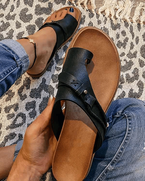 Sandales plates d'été avec anneau d'orteil pour femmes. 0