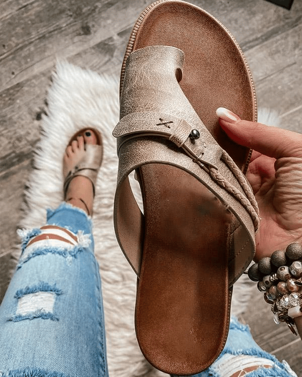 Sandales plates d'été avec anneau d'orteil pour femmes. 1