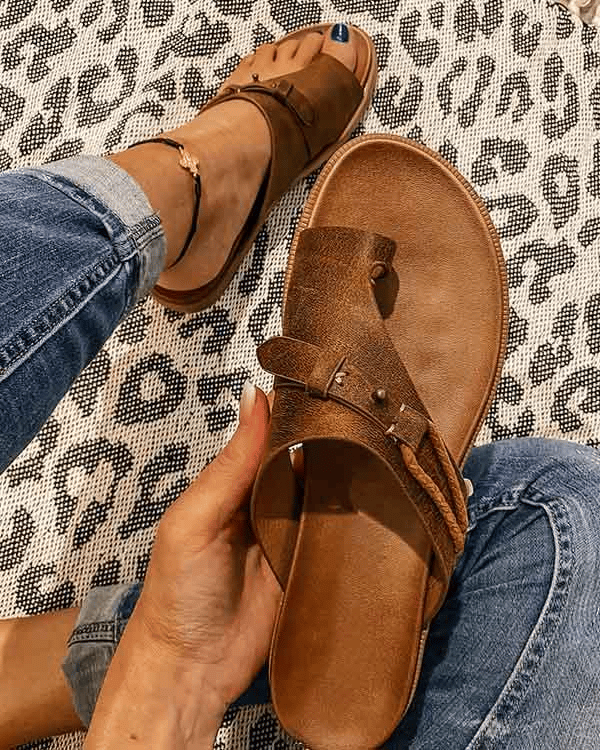 Sandales plates d'été avec anneau d'orteil pour femmes. 2