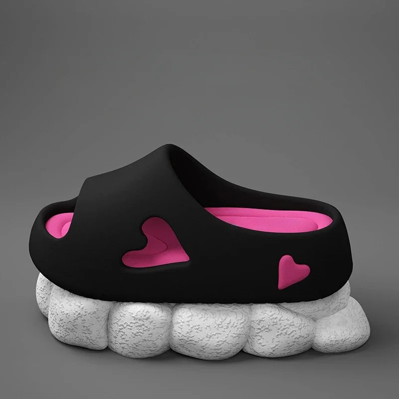 Tongs femme au design ludique en forme de cœur. 2