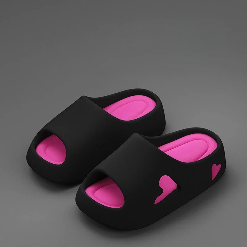 Tongs femme au design ludique en forme de cœur. 3